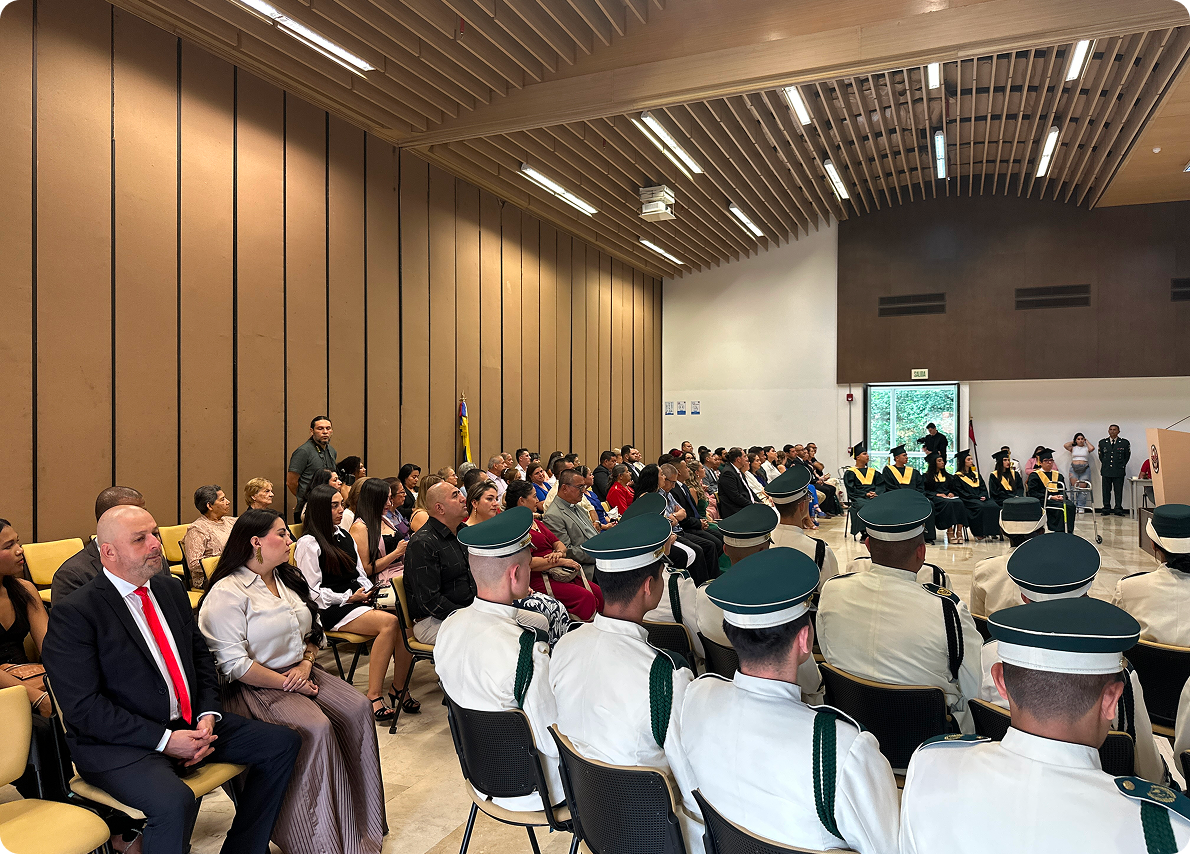 Comunidad reyesiana en ceremonia institucional