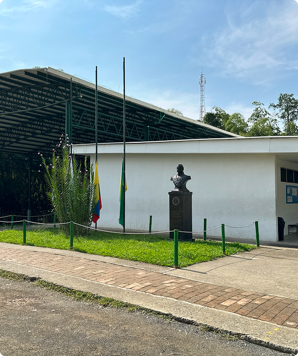 Comunidad reyesiana en evento institucional