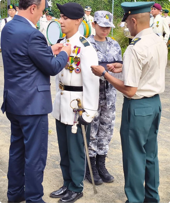 Comunidad reyesiana en actividad institucional